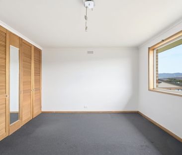 Spacious Living, Freshly Updated, Ready to Move In - Photo 5