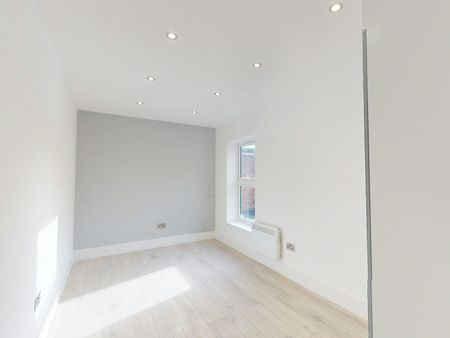 Flat to rent on - Photo 2