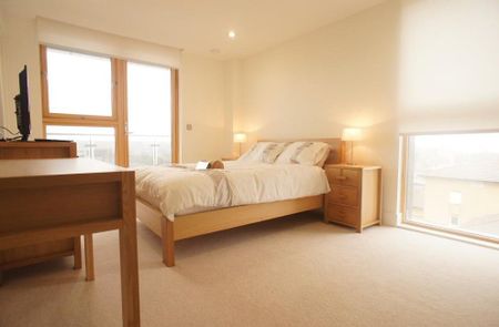 3 Bed Flat, Streamlight Tower, E14 - Photo 4