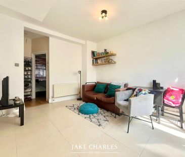 1 Bedroom Flat - Photo 2