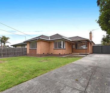 Spacious Three-Bedroom Home in a Convenient Keilor East Location - Photo 6