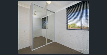 Bright and Peaceful Apartment in Churchlands - Photo 2