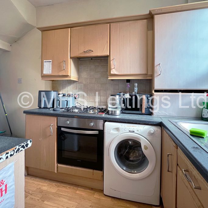3 Bedroom Mid Terraced House for rent in Talbot Mount - Photo 1