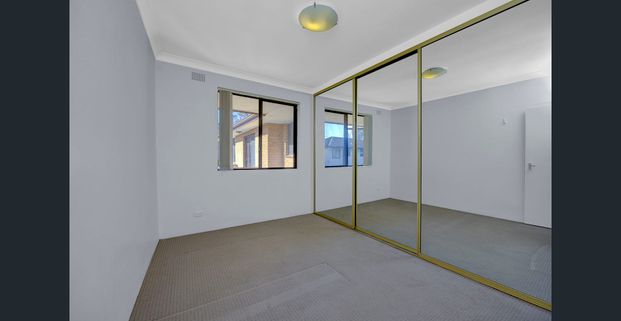 Convenient location - Photo 1