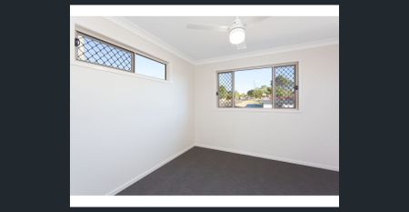 Ultra-Modern Architecturally Designed Townhouse – Luxury Living at Its Finest! - Photo 4