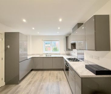 3 bedroom semi-detached house to rent - Photo 3