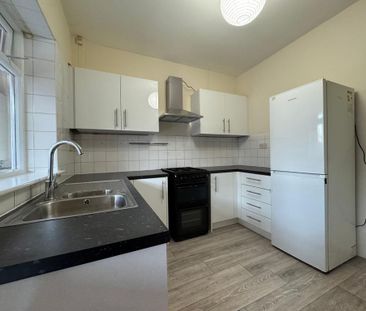 2 bedroom end of terrace house to rent - Photo 3