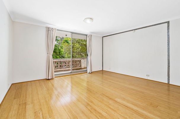 Oversized 2 Bedroom Apartment - Photo 1
