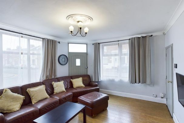 4 bedroom house to rent - Photo 1