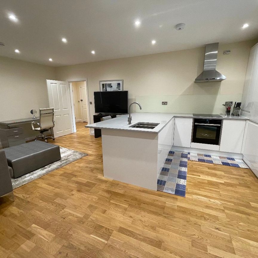 New Town House, Lind Road, Sutton - Photo 1