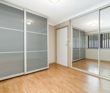 Spacious Villa Conveniently Located - Photo 4