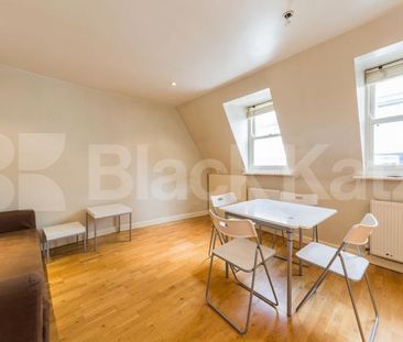 City Location 1 bedroom property with balcony near old street station - Photo 4