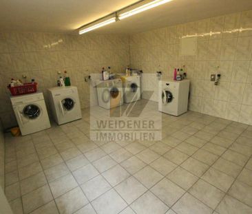 2 Raum DG-Wohnung – Bad mit Fenster, Wanne und Dusche - Photo 1