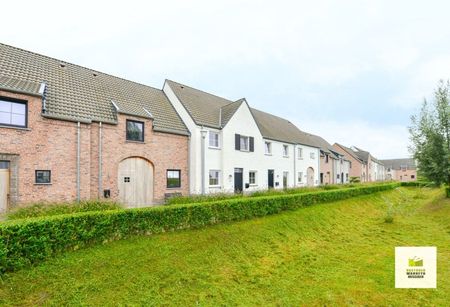 Recente en energiezuinige woning met 4 slpk, carport en parkeerplaats in doodlopende straat - Photo 5