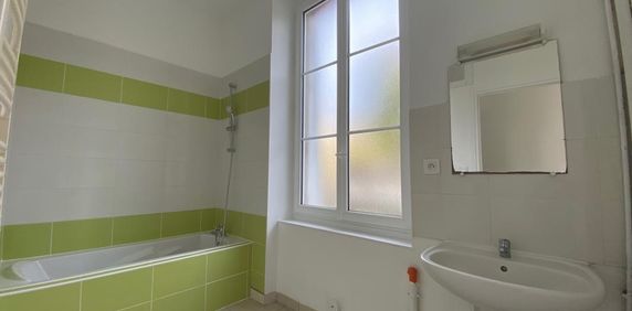 Location Appartement 3 pièces 53m² CHATEAUBRIANT 44110 - Photo 2