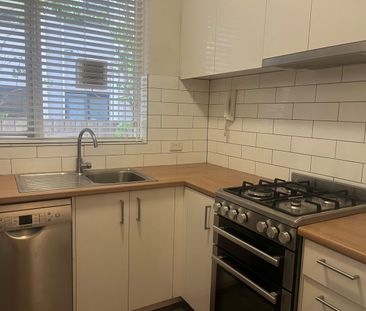 Delightful 1 bedroom ground floor apartment! - Photo 2