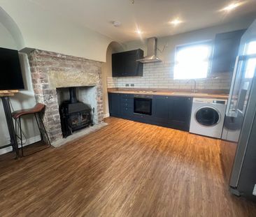 2 Bed Flat, Woodhouse Hill Road, LS10 - Photo 2