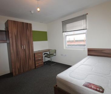 4 bedroom flat to rent - Photo 6