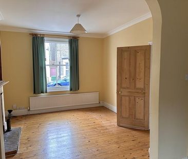 3 bedroom end of terrace house to rent - Photo 2