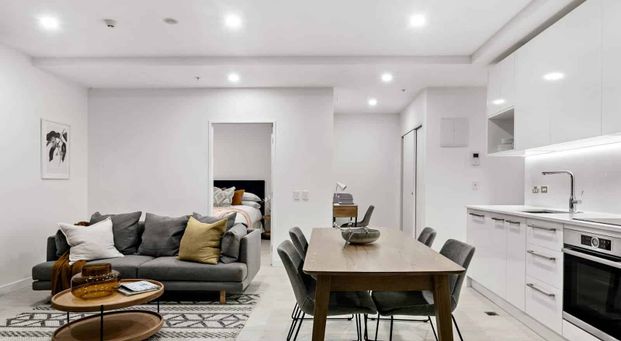 Luxury one bedroom apartment right in the hear... - Photo 1