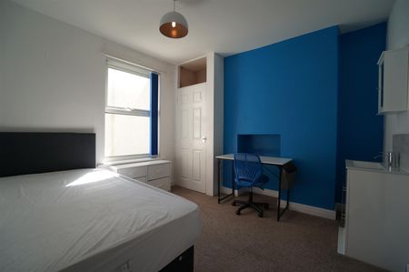 11 College Road - Photo 3