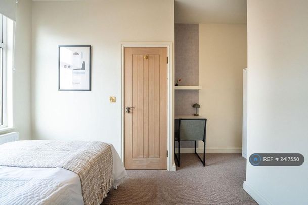 1 bedroom in a house share to rent - Photo 1
