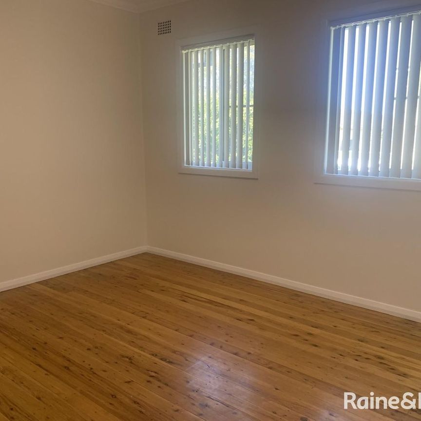 Centrally Located Charming 2-Bedroom Cottage - Photo 1