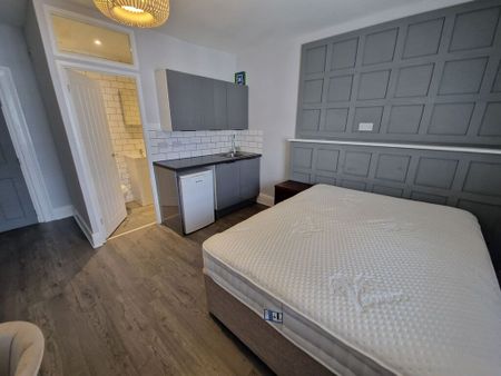 7 Bed Student Accommodation - Photo 5