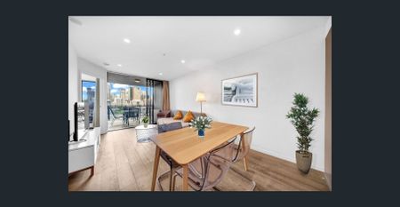 Modern 1-Bedroom Apartment with City and River Views in South Brisbane - Photo 2