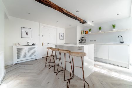 2 Bedroom Mid Terraced House , Chester - Photo 4