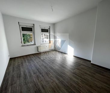 Neuer Boden, Wanne, Dusche, Aufzug und Balkon! Geräumige 2 Raum Woh... - Photo 1