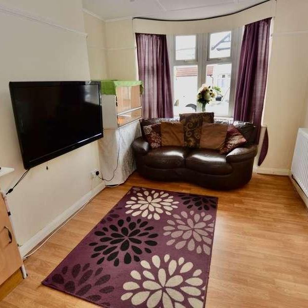 Waverley Avenue, Twickenham, TW2 - Photo 1