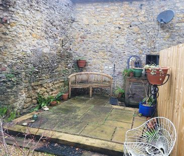 3 bedroom terraced house to rent - Photo 5