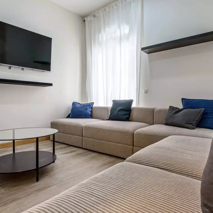 Room in a shared 20-bedroom apartment for rent in Centro Histórico. - Photo 1