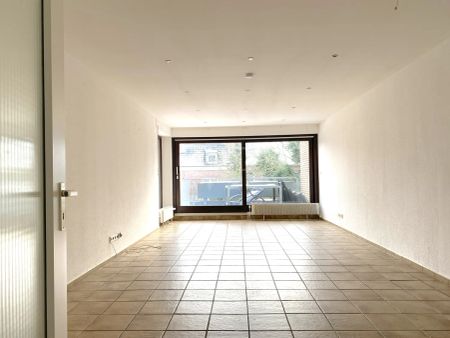 Großzügige Etagenwohnung mit Balkon und Tiefgaragenplatz im Stadtkern - Photo 4