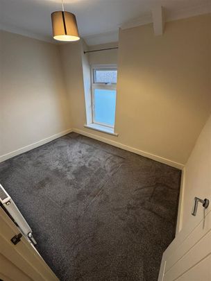 House - Terraced For Rent Ton Row, Pentre - Photo 1