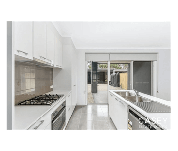 Stunning Family Home in a Prime Location - Photo 4