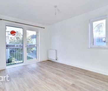 4 bedroom semi-detached house to rent - Photo 6