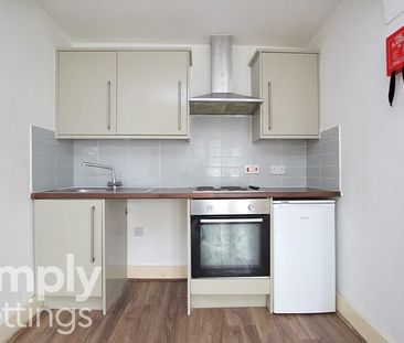 1 Bed property for rent - Photo 2