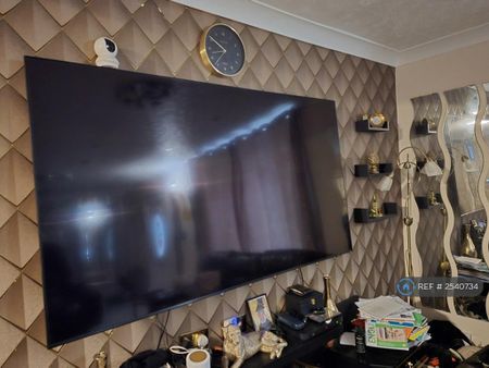 3 bedroom semi-detached house to rent - Photo 3