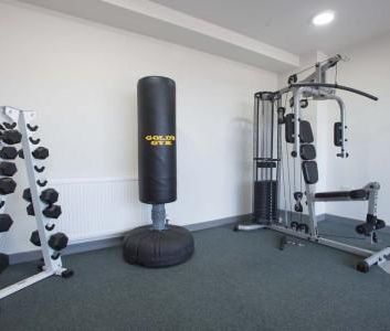 1 bedroom in a flat share to rent - Photo 2