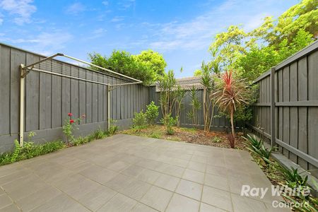 SPACIOUS & MODERN 3 BEDROOM TOWNHOUSE - Photo 2