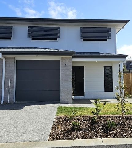 GREAT LOCATION-NEAR NEW FULLY DUCTED 3 BED 2 BATH TOWNHOUSE - Photo 2