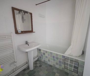 Location Appartement 2 pièces 47m² CHERBOURG-EN-COTENTIN 50100 - Photo 3