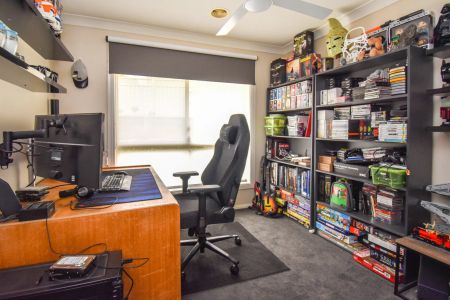 Comfortable & Low-Maintenance Living in a Quiet Location - Photo 5