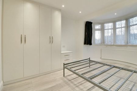 3 Bed Terraced House, Kenmore Avenue, HA3 - Photo 3