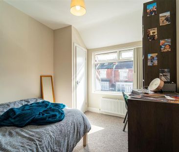 6 bedroom house to rent - Photo 2