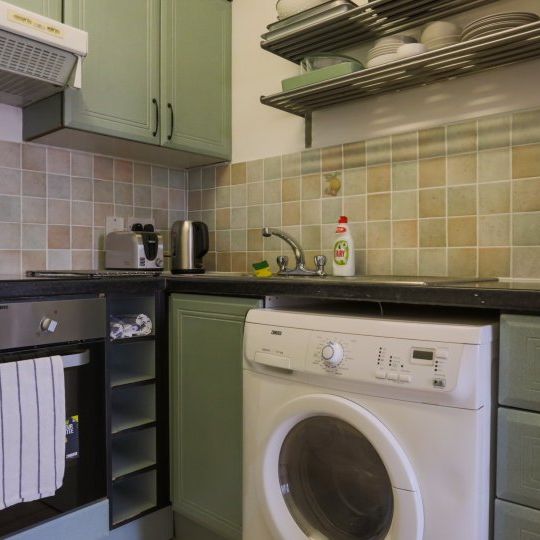 Room for rent in 3-bedroom apartment in North Inner City - Photo 1