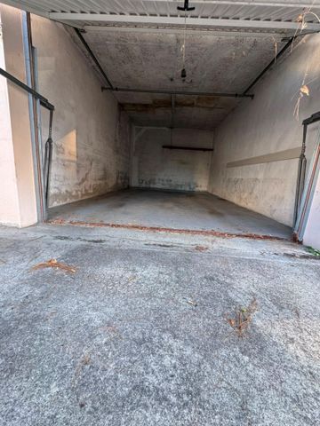 Bel appartement de 3,5 pièces situé au 4ème étage avec balcon et vue sur le Lac - Photo 3