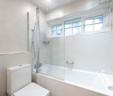 Oak Park Gardens, SW19, London - Photo 5